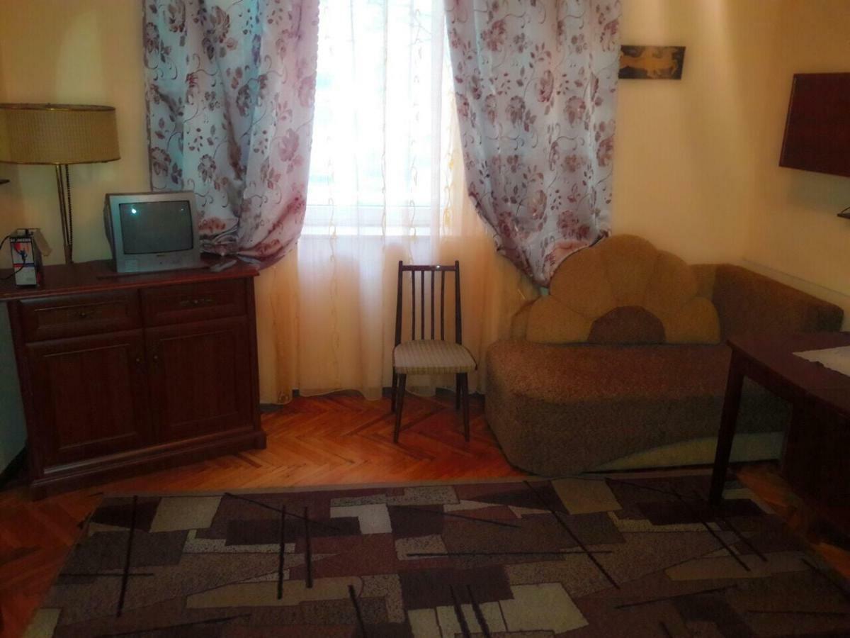 Квартира В Центрі Міста Lviv Ngoại thất bức ảnh